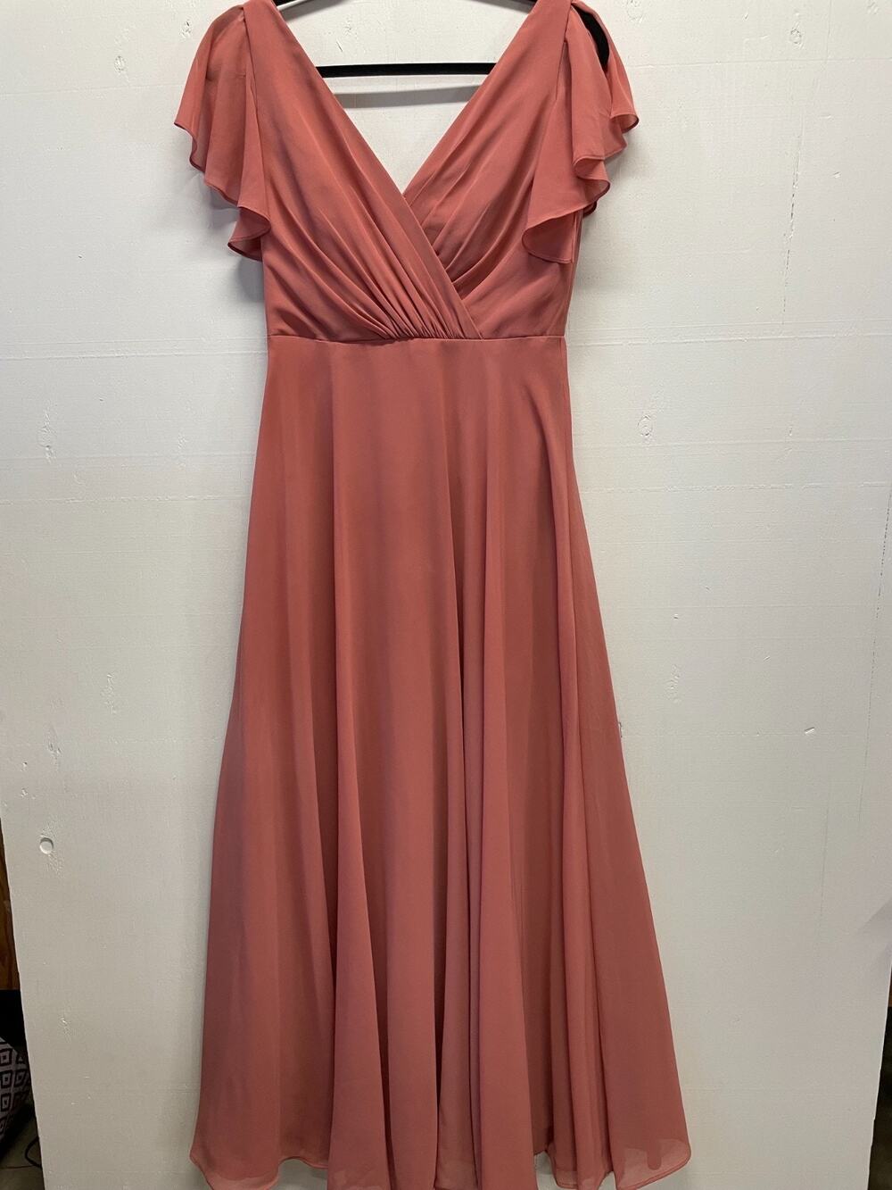 Celebrate Women's Formal Dress Gown Size 6 Coral Full Length Flutter Sleeves